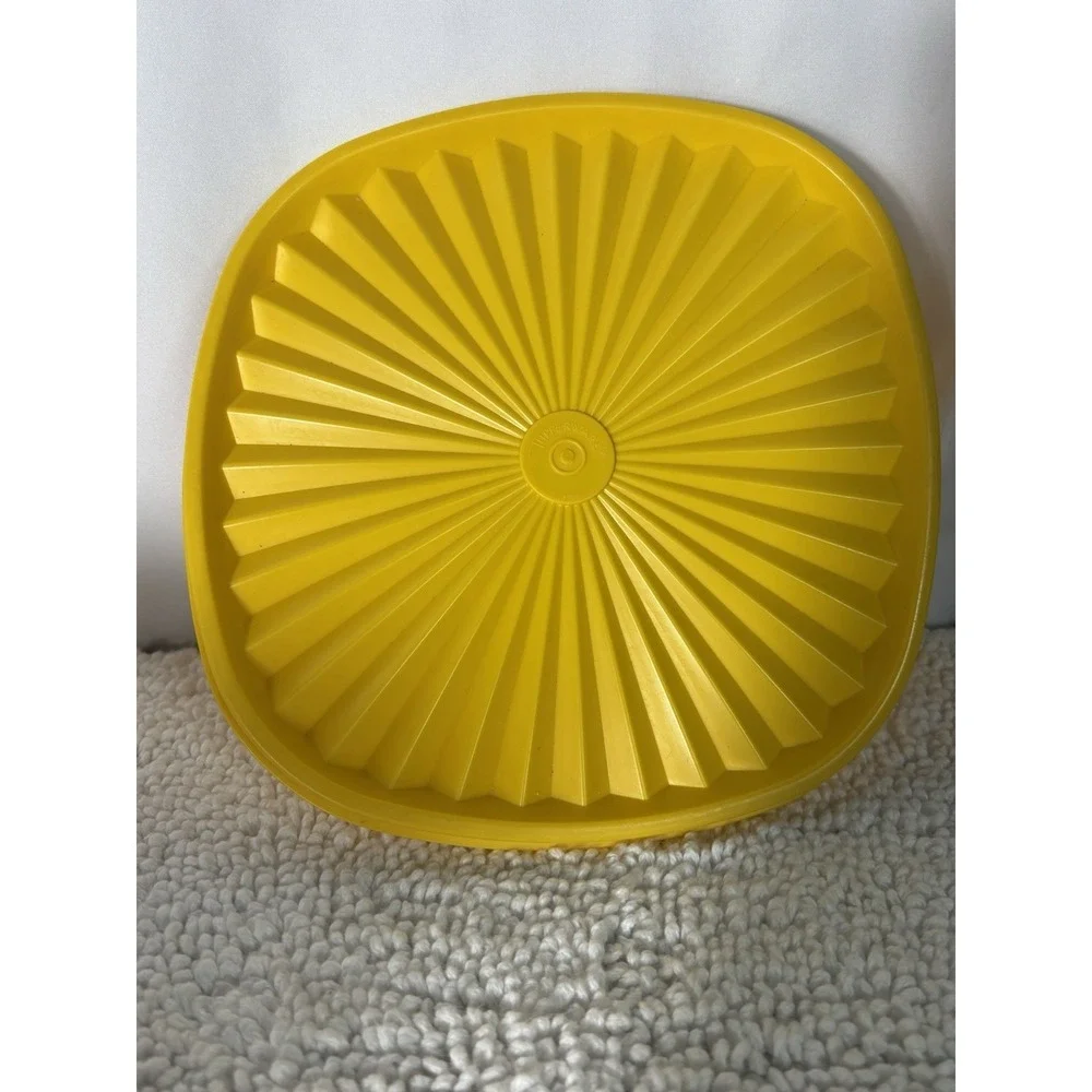 VTG Tupperware 836-6, 838-3, 840-2, 858-4 Storage 7 Piece Set